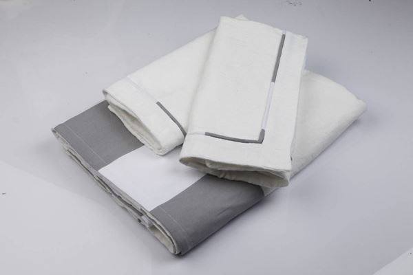 Koton Beyaz Kumaş Giri Çizgili Aplikeli Pike Takımı resmi