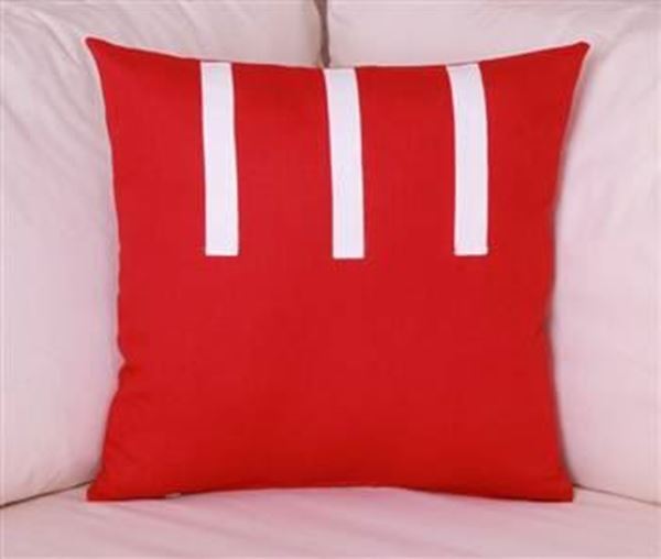 resm Koton Kırmızı Şeritli yastık