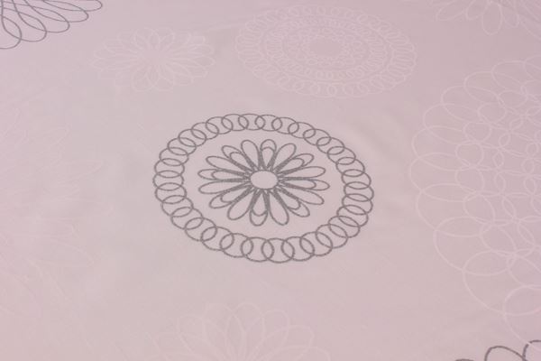 KOTON BEYAZ GRİ GÜMÜŞ HELEZON DESEN DİKDÖRTGEN MASA ÖRTÜ resmi
