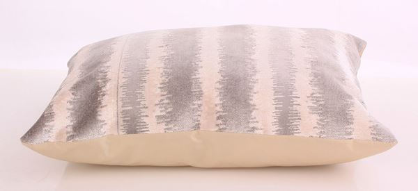 KADİFE GRİ EKRU ÇİZGİLİ DEKORATİ YASTIK KILIFI resmi