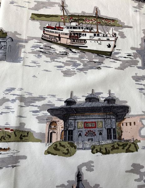 KOTON KREM BORDO DANTEL APLİKELİ İSTANBUL MANZARALARI DESENLİ DİKDÖRTGEN MASA ÖRTÜ resmi