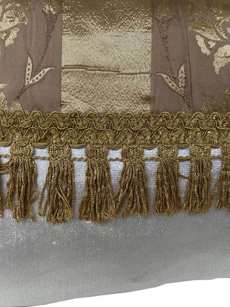 YASTIKMİNDER GOLD TAFTA  KREM KADİFE SARI BEJ SAÇAKLI DEKORATİF YASTIK KIRLENT KILIFI resmi
