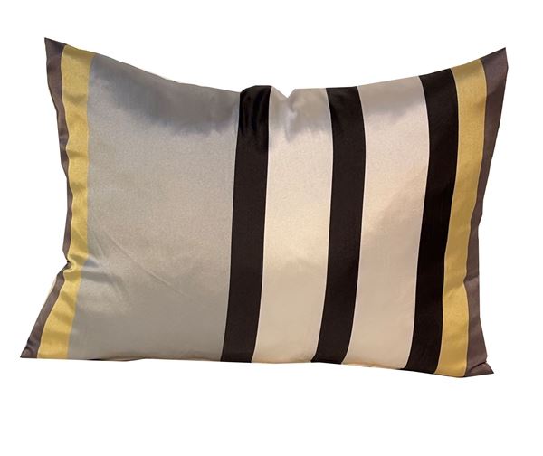 İPEK SATEN SİYAH GRİ ÇİZGİLİ 46X34 cm KIRLENT YASTIK KILIFI resmi