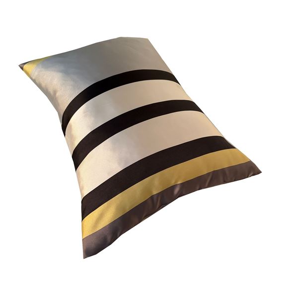 İPEK SATEN SİYAH GRİ ÇİZGİLİ 46X34 cm KIRLENT YASTIK KILIFI resmi