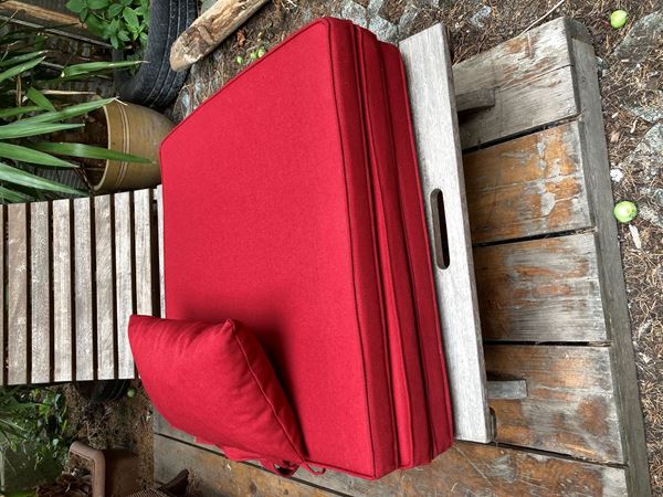 ŞEZLONG MINDERI KOTON BORDO DAYANIKLI KUMAŞ 3 KADEMELİ KATLANIR 4cm ELYAFA SARILMIŞ SÜNGER 60X60X3=180 CM resmi